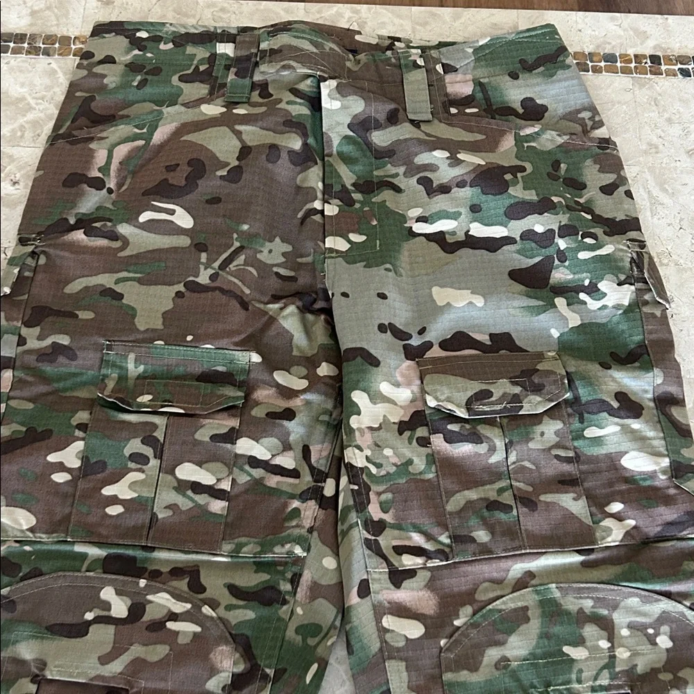 NWOT Tactical Pants Camouflage Cargo Pants Mens Size 32/32‎